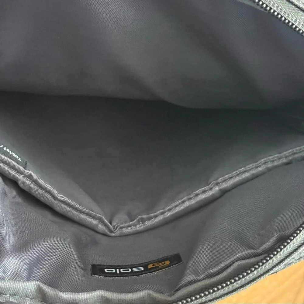 Solo New York Grey Ludlow Tablet Sling Crossbody Bag iPad Organizer